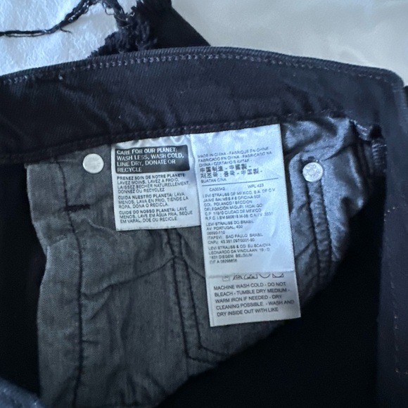 Black Levis 501 - Picture 3 of 4